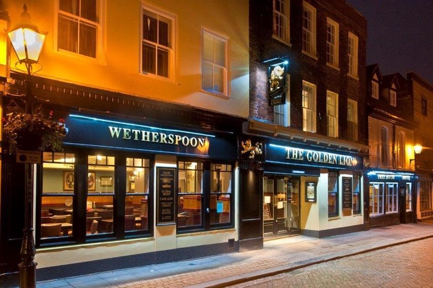 The Golden Lion Wetherspoon 호텔 로체스터 외부 사진